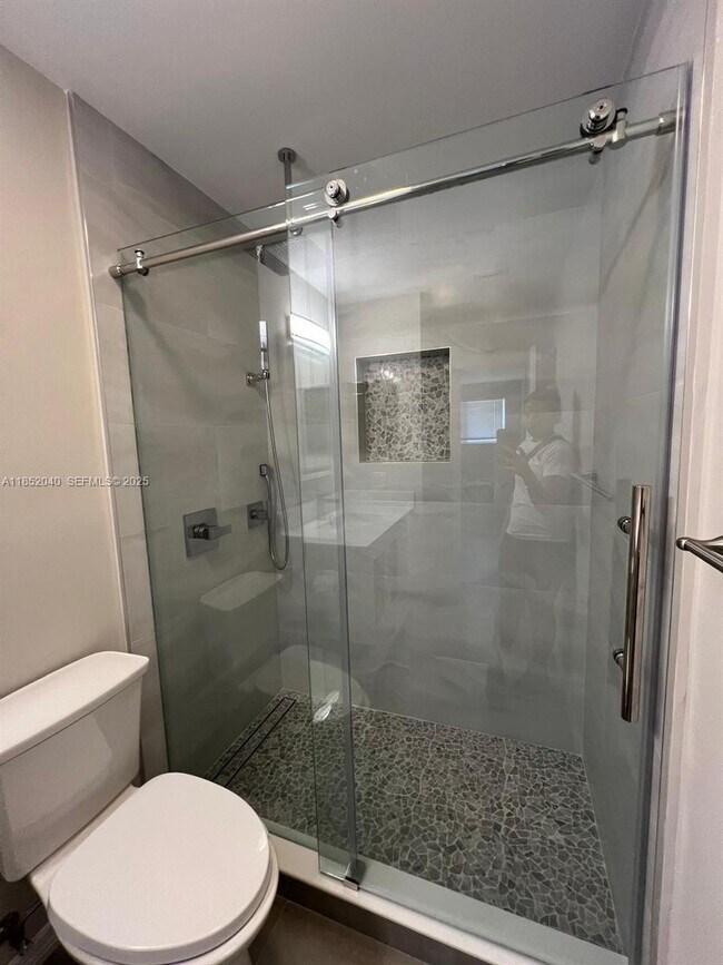 Building Photo - 2175 NE 56th St