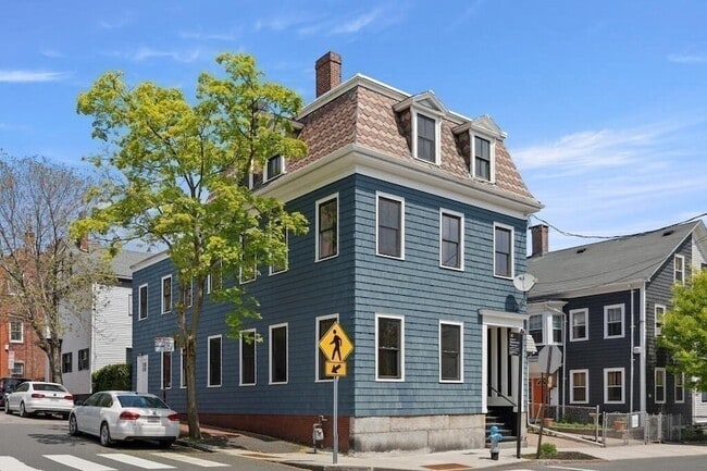 Building Photo - 83 Thorndike St