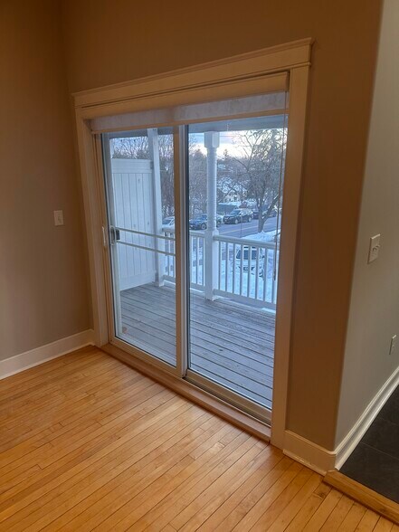 Building Photo - 135 Maple Ave