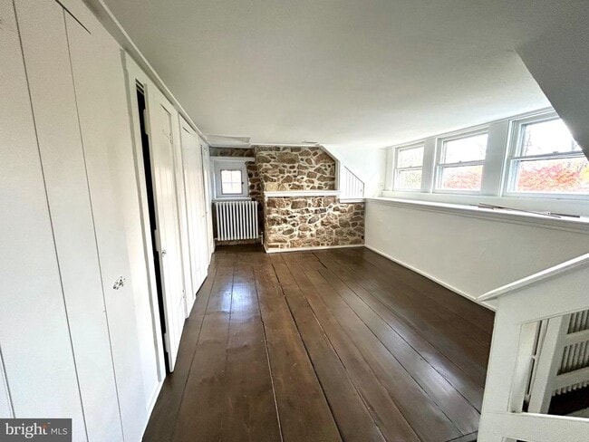 Building Photo - 571 N Newtown Street Rd