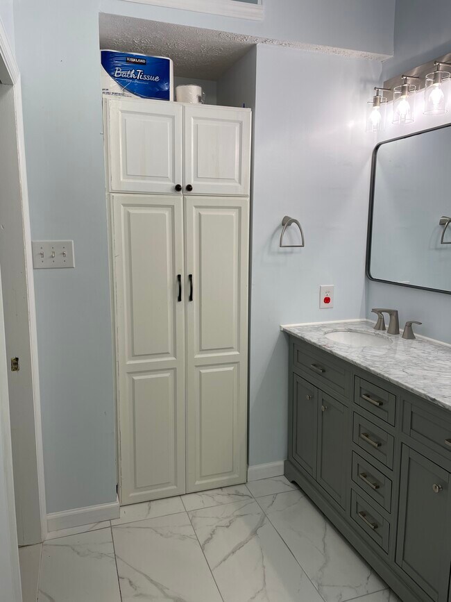 Master bathroom - 42 Beacon Hill Ct