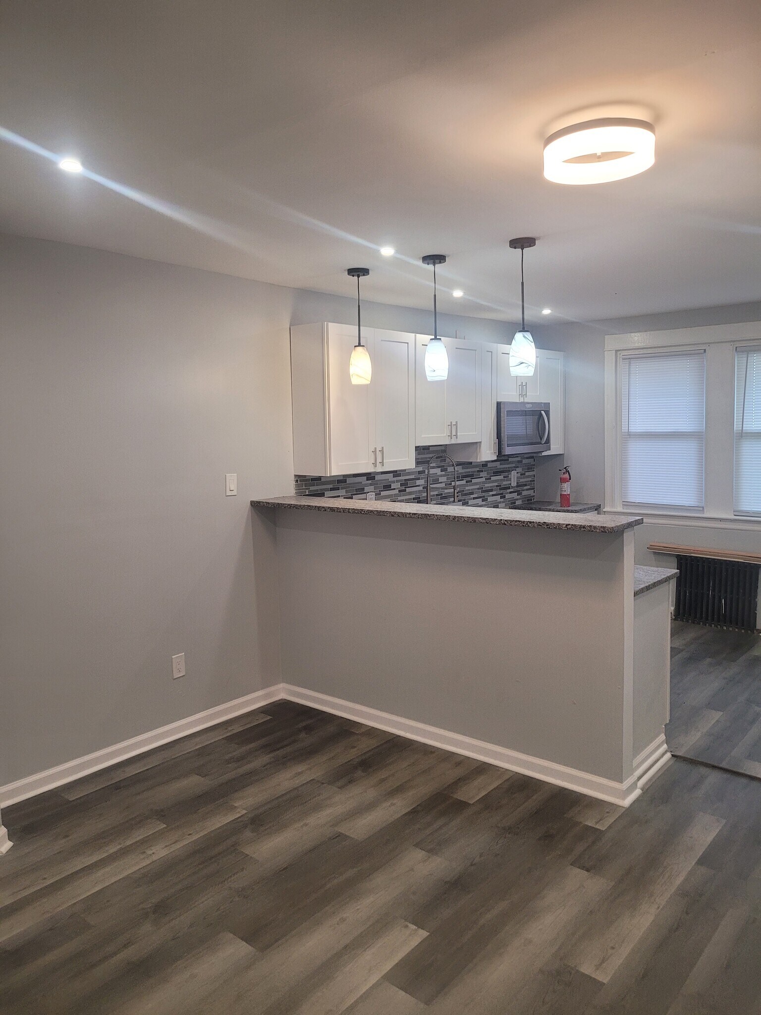 Building Photo - 305 Greenway Ave