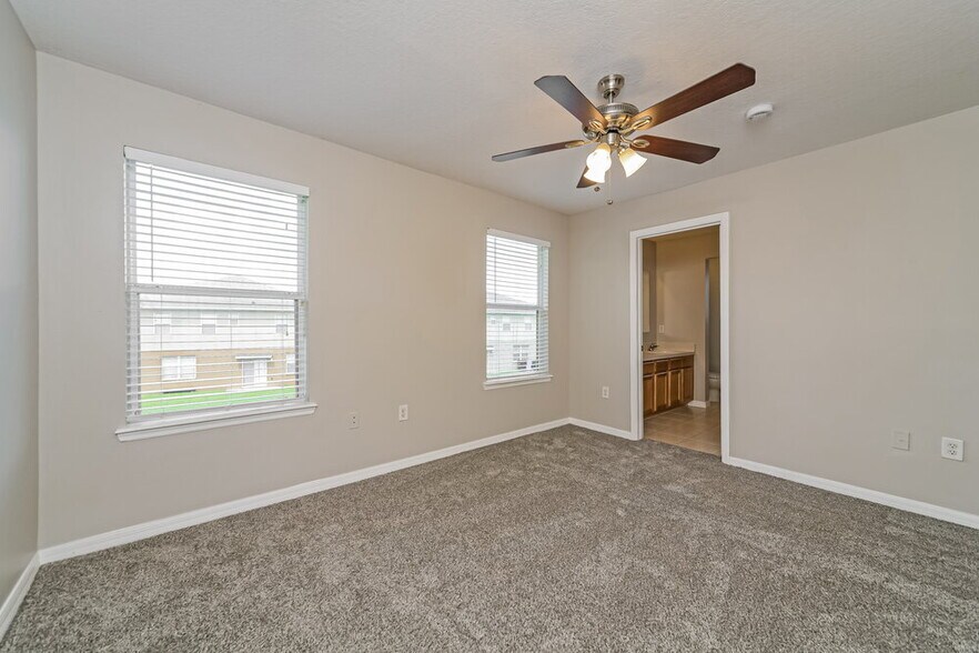 Building Photo - 4004 Pemberly Pines Cir