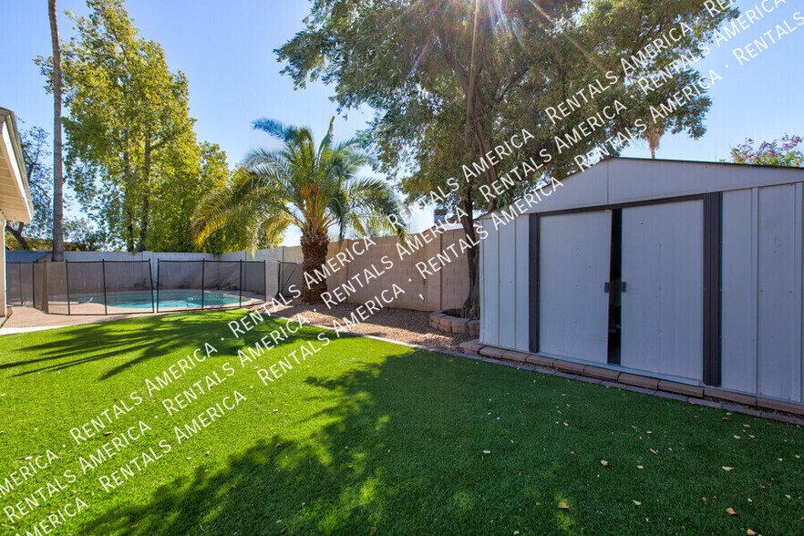 Building Photo - 819 W Ross Ave