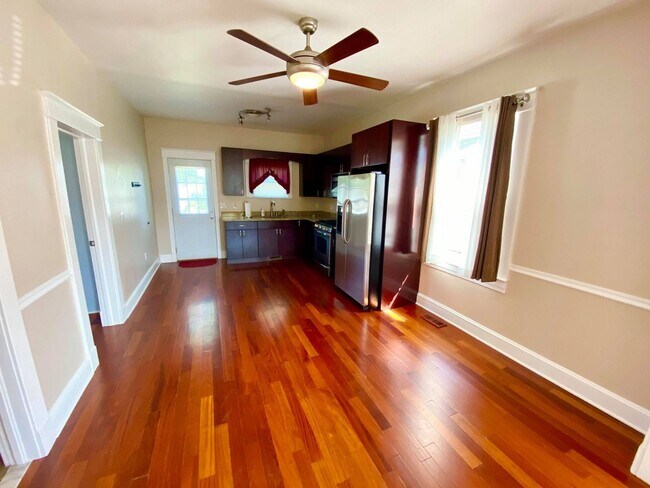 Building Photo - Charming 2 Bedroom/1.5 Bathroom Home with Large Backyard in Colgate, Baltimore, MD!