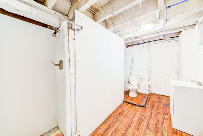 Building Photo - 103 Harwood St