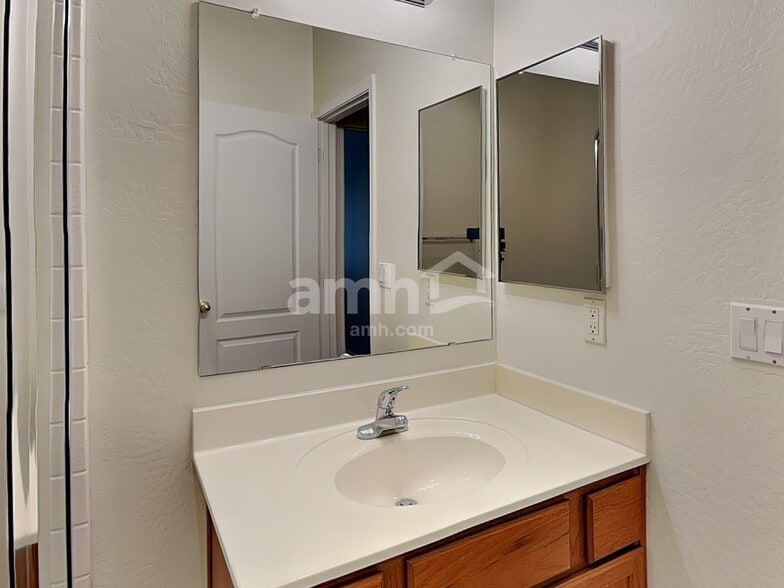 Building Photo - 8940 W Olive Ave