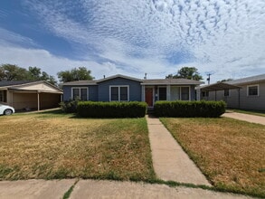 Building Photo - 2/2/1 In a quiet neighborhood - 6 to 9 month lease option available