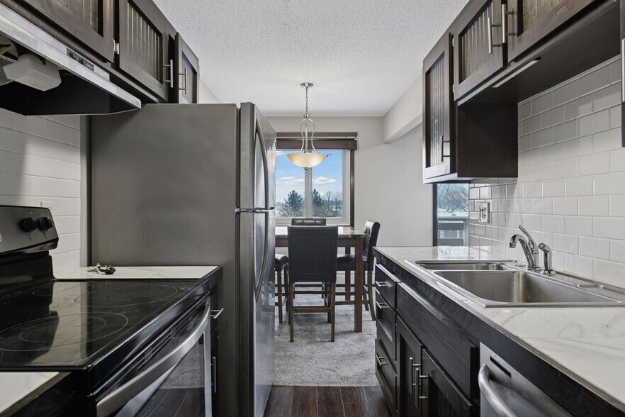 Building Photo - 4371 Wilshire Blvd