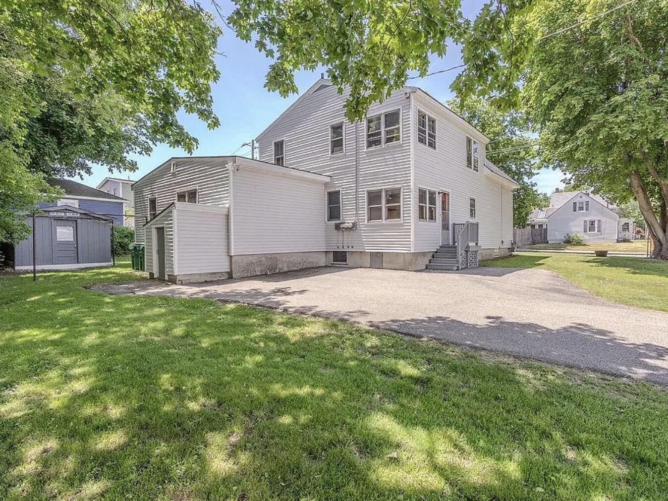 Building Photo - 54 Maple St