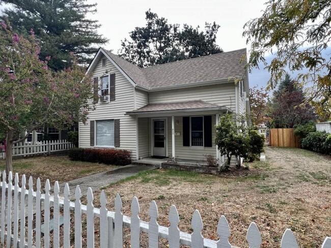 Primary Photo - 711 SW I St