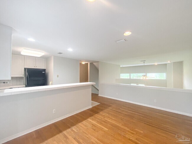 Building Photo - 13414 Valerie Dr