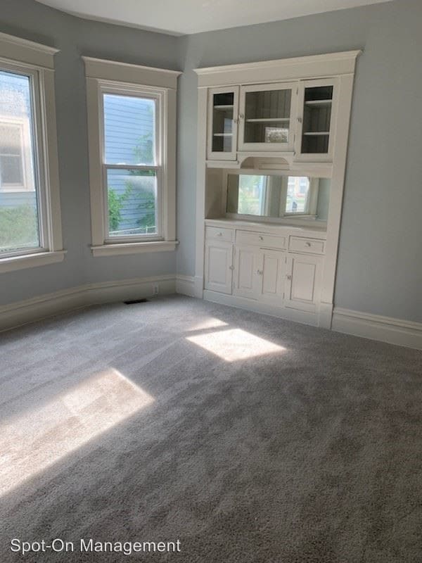 Building Photo - 830 University Ave W