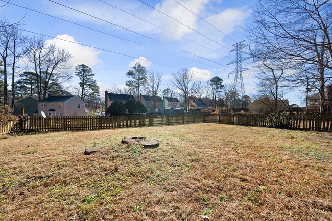 Building Photo - 7404 N Thorncliff Pl