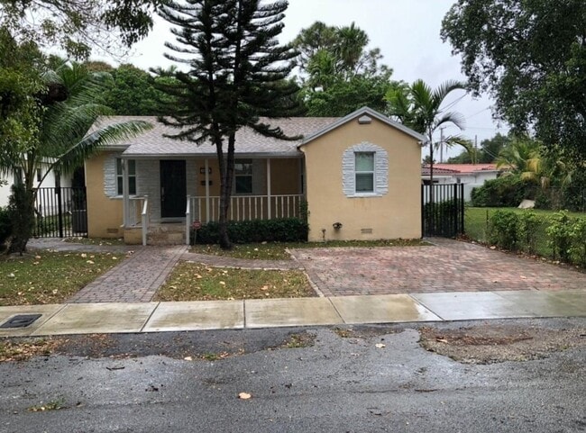 Building Photo - 4245 SW 7th St