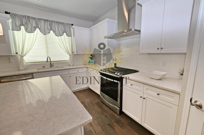 Building Photo - 1439 E Via Albero Dr