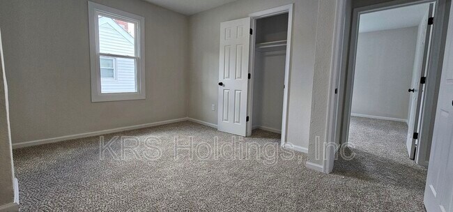 Building Photo - 308 St James Ave