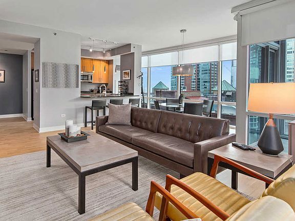 Building Photo - 505 N McClurg Ct