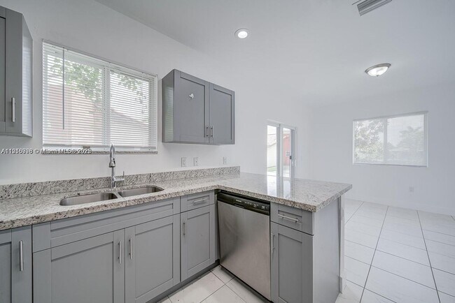 Building Photo - 14708 NE 7th Ave