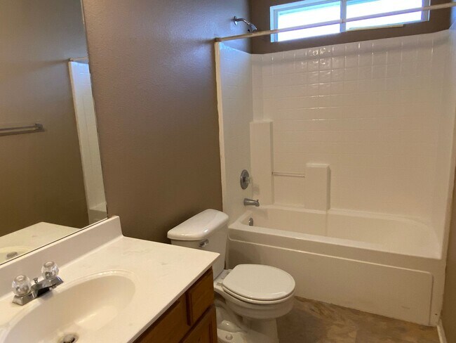 Building Photo - 146 Meadowlark Cir