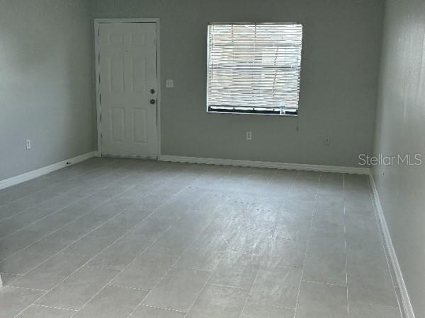 Building Photo - 2118 W Comanche Ave