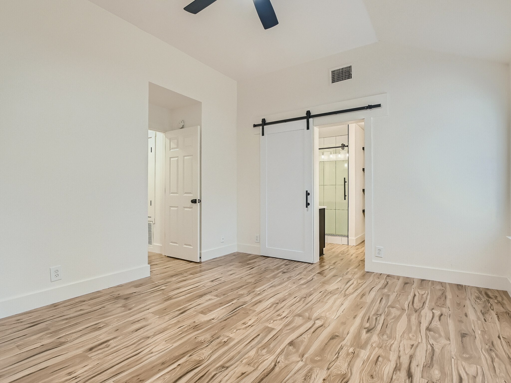 Building Photo - 116 Meadowside Dr