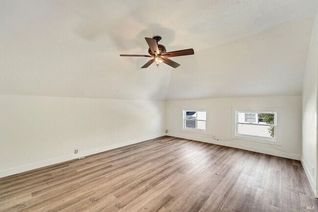 Building Photo - 302 Carolina St
