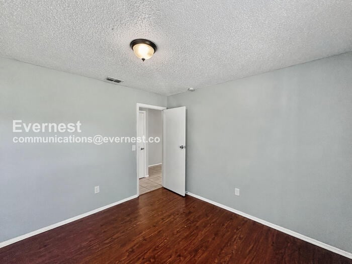 Building Photo - 1649 Valeview Ct