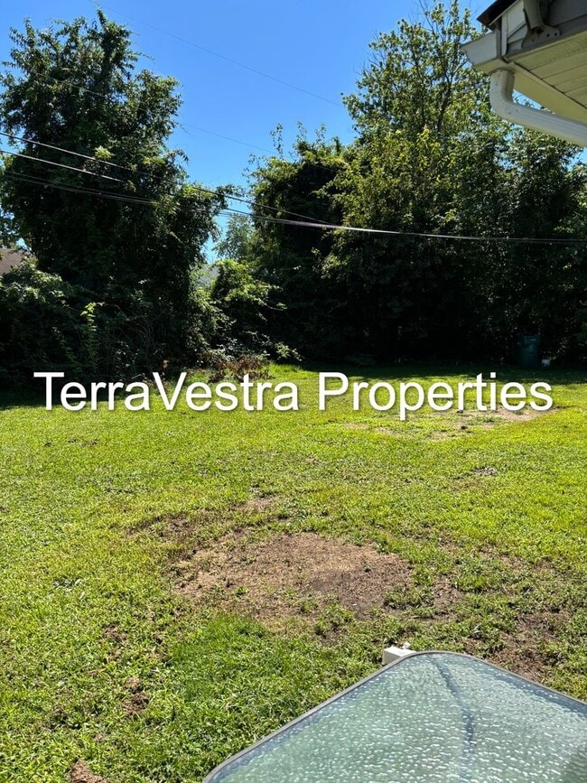 Building Photo - 3 Bed Single Family in Upper Deerfield!