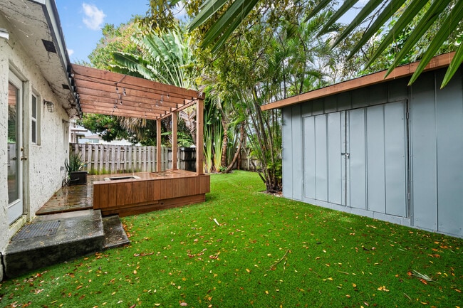 Building Photo - 35 SE 12th St