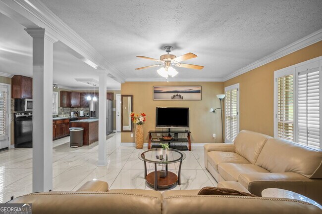 Building Photo - 4839 Lehigh Dr