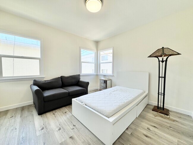 Building Photo - 2013 S Shenandoah St