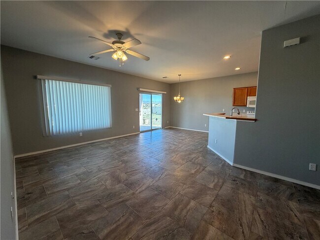 Building Photo - 1903 E La Entrada Pl