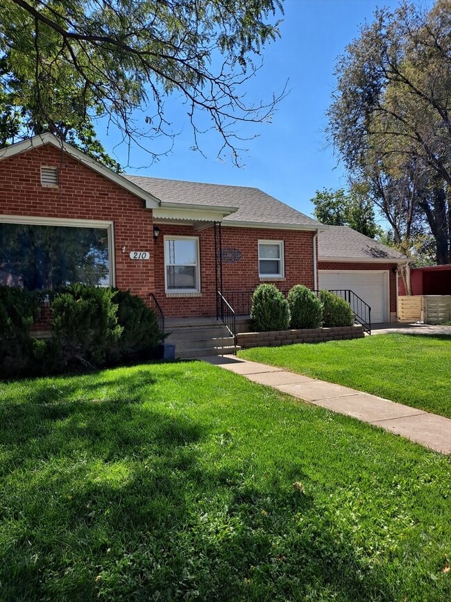 Primary Photo - ALL PROSPECTIVE TENANTS MUST SUBMIT A $58 ...