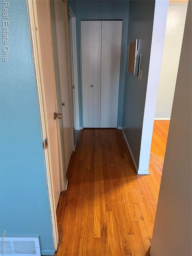 Building Photo - 25835 Lahser Rd