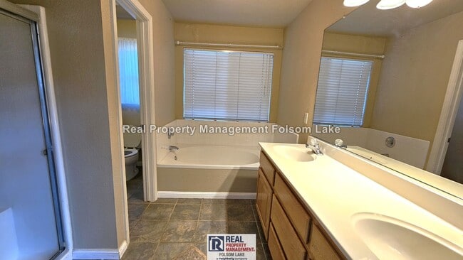 Building Photo - El Dorado Hills 4 bedrooms and 2 baths home with Detached 1 bedroom and 1 bath Cottage