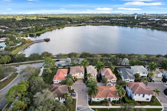 Building Photo - 556 Tomahawk Ct