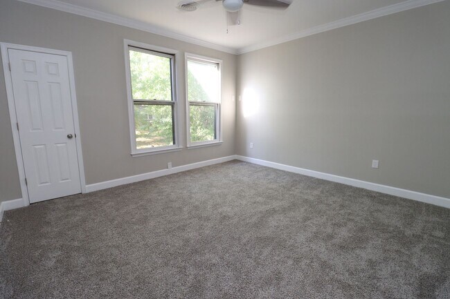 Building Photo - Luxury 3BR/2BA Renovated Condo