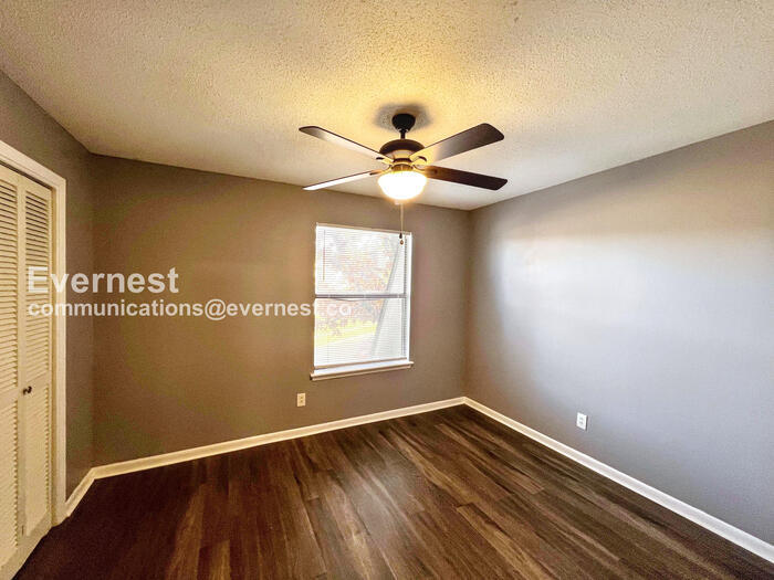 Building Photo - 9 Meredith Ct