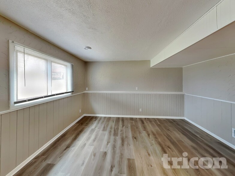 Building Photo - 14150 Rolling Oaks Cir NE