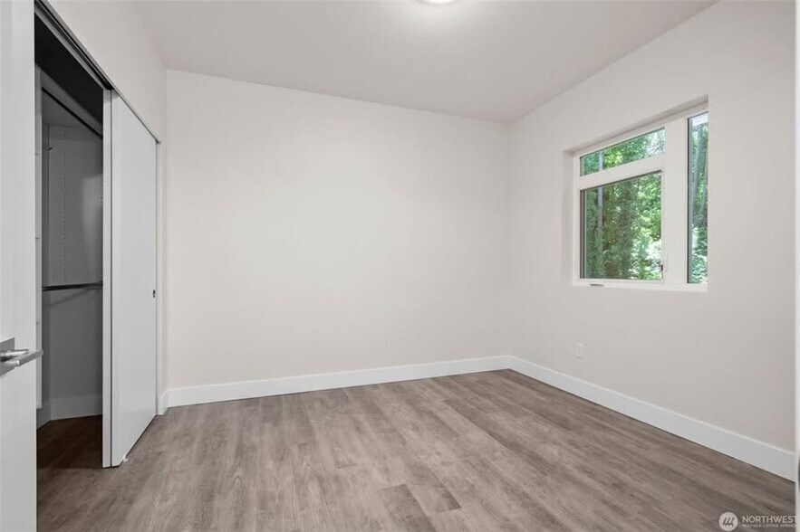 Building Photo - 1709 Harbor Ave SW