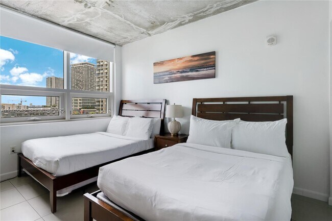 Building Photo - 3250 NE 1st Ave