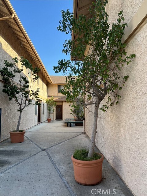 Building Photo - 735 Arcadia Ave