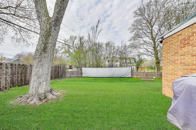 Building Photo - 558 Mallard Ln
