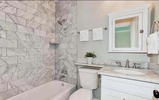 Building Photo - 213-211 11th St NE