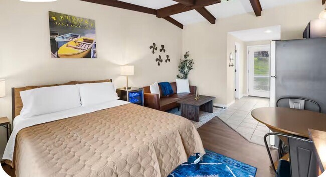 Building Photo - Remodeled and Stunning Studio | Fully Furnished | All Utilites Included | 1 Bathroom | Condo | Ki...