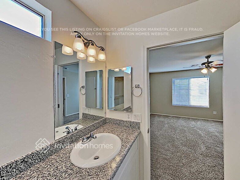 Building Photo - 16008 W Vogel Ave