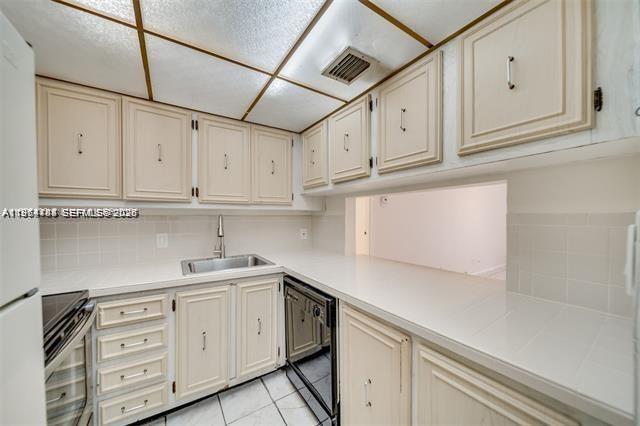 Building Photo - 4848 NW 24th Ct