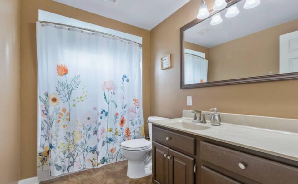 Building Photo - 1071 Kenwood St