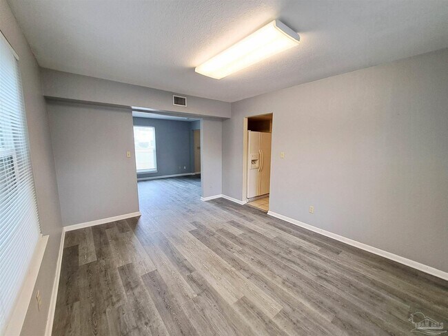 Building Photo - 7819 Hearthstone Cir